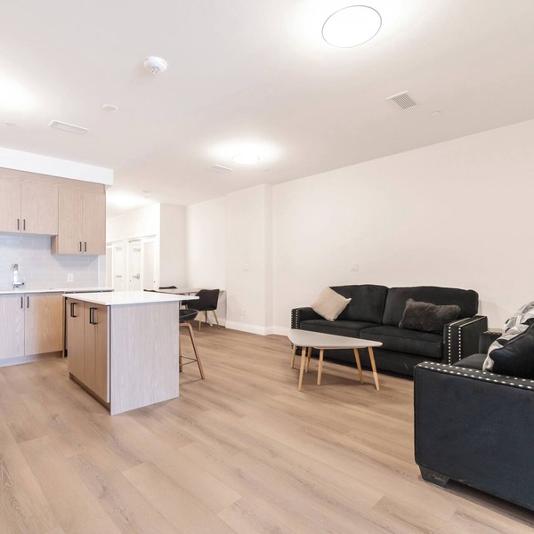 Unit 9 - Modern Fully Furnished 2 Bedroom Apartment