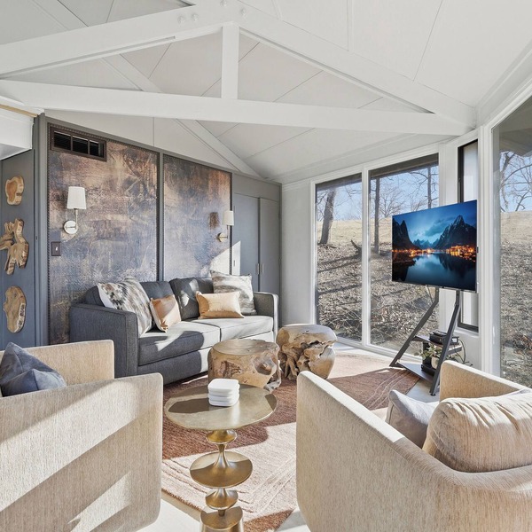 Unplug, Unwind, Welcome to the Treehouse