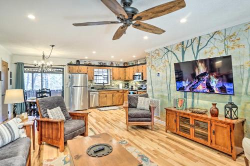 Unwind Fireside: Serene Murphy Escape w/Hot Tub!