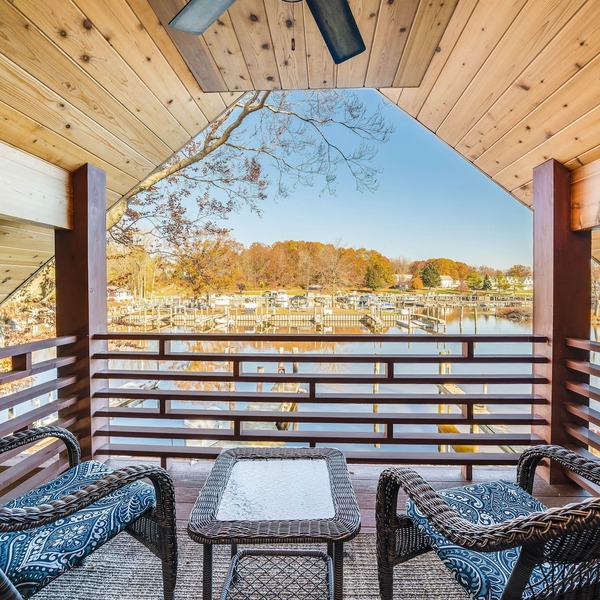 Unwind in Riverfront Comfort — Hot Tub, Fire Pit, Boat Slip, Kayaks