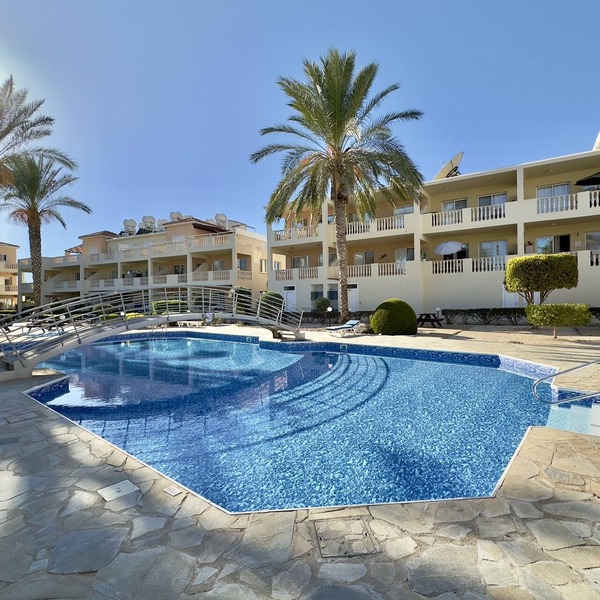 Unwind in this Spacious Penthouse with Breathtaking Views & large communal pool