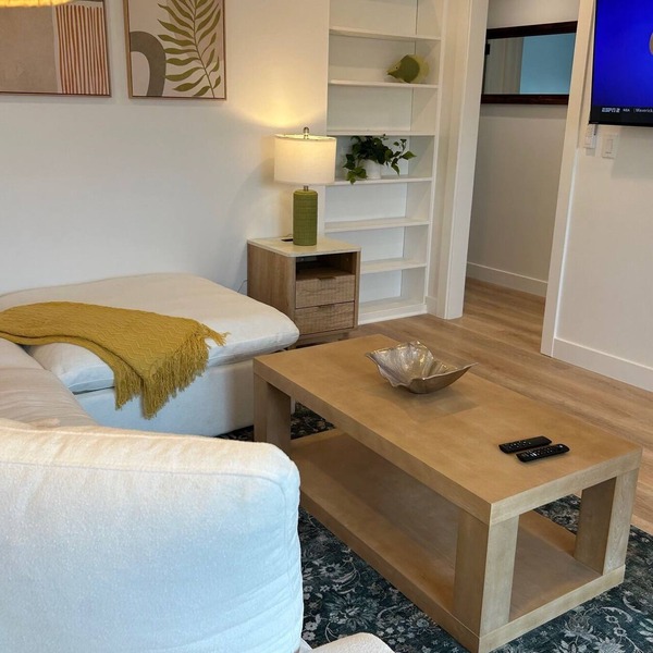 Updated 2-bedroom 2-bath near Beach and Downtown. AC and EV Charging