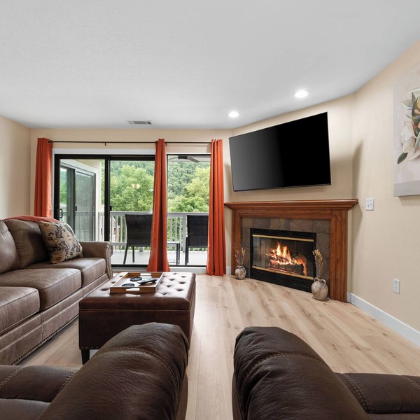 Updated 2 bedroom walk-in with 2 king beds in Pointe Royale Golf Village