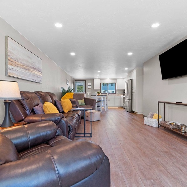 Updated 3 bed 2 bath home. Only 4 min walk to stadium!