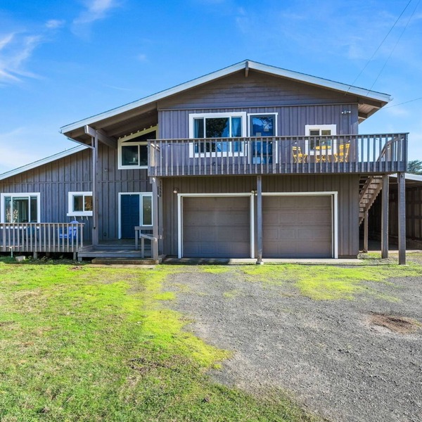 Updated 5BR ocean view villa in Mendocino - Fort Bragg with firepit & hot tub