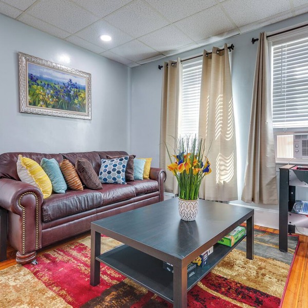 Updated Apt w/Shared Yard: Near Events & Boston