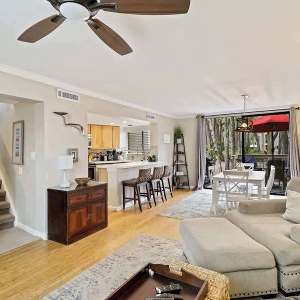 Updated Beach Villa 2 bd 2 ba just steps 2 sand!