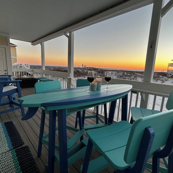 Updated beachfront condo - Hear the waves from your room. Beach chair service!