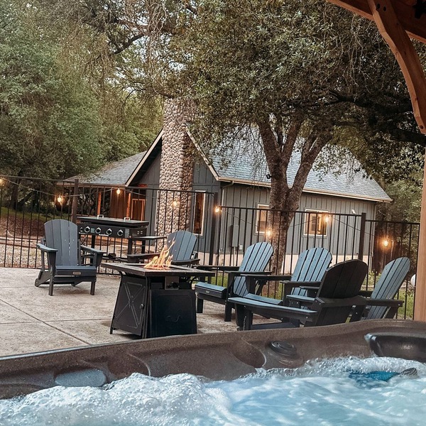 Updated Cabin with POOL and SPA 5 minutes from Sequoias National Park