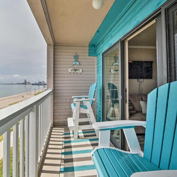 Updated Front Beach Condo w/Resort Amenities!