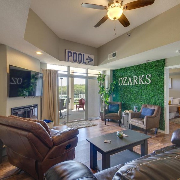 Updated Lakefront Condo and Patio and Pool Access