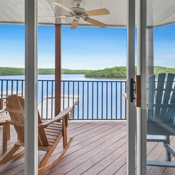 Updated Lakefront Condo 2/2, Amazing Views, Location, Pool, Waterfront Patio!