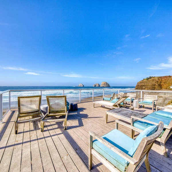 Updated Oceanfront Studio with Beach Access | Dog Friendly