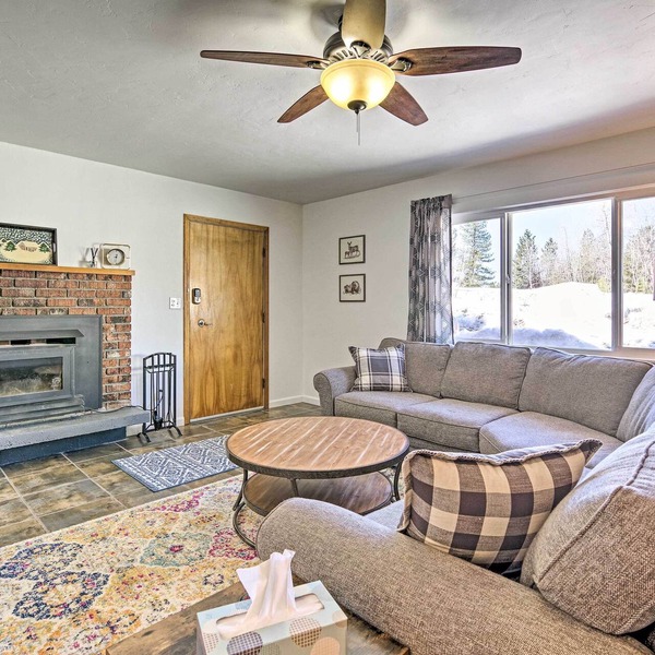 Updated Rustic Retreat Cabin: Walk to Payette Lake