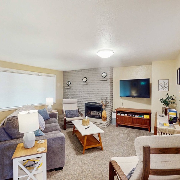 Upper level of duplex with a large deck & mountain view - dog friendly for 1 dog