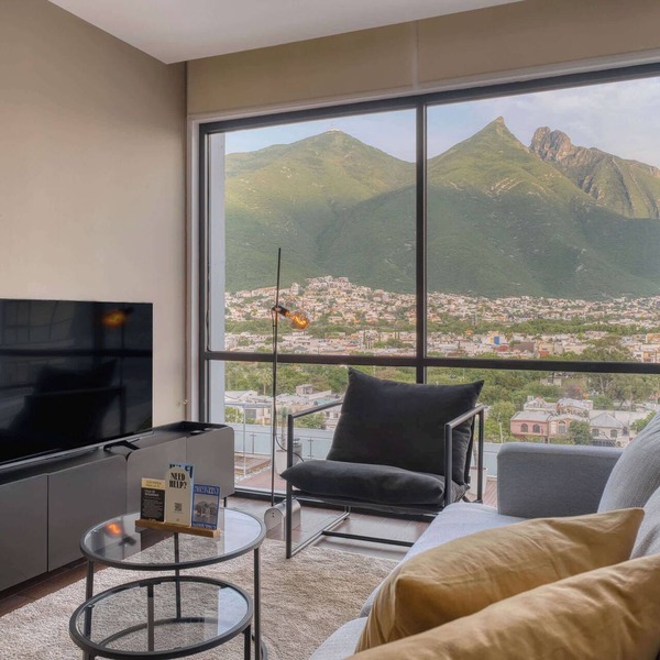 Upscale 1BR Oasis: A/C, Pool & In-Unit Laundry