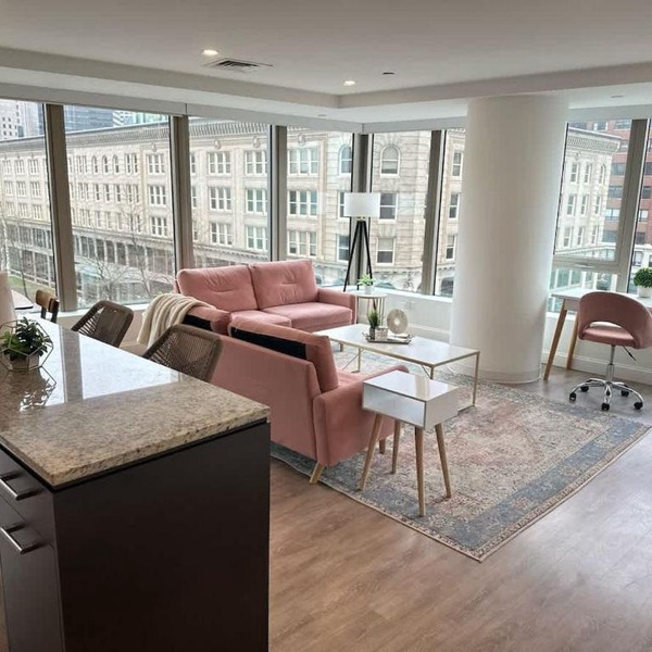 Upscale 2BR Condo with Gym & Parking near MGH & TUFTS