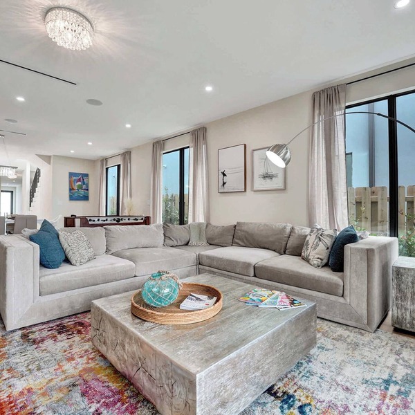 Upscale 4 BDRM Retreat - Mins to Las Olas & Beach