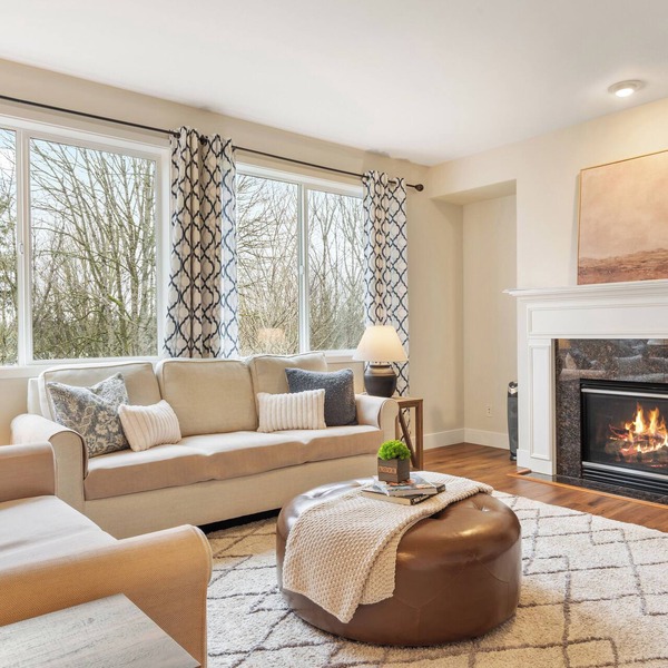Upscale 4BR Upper Unit with Fireplace & Greenbelt Views