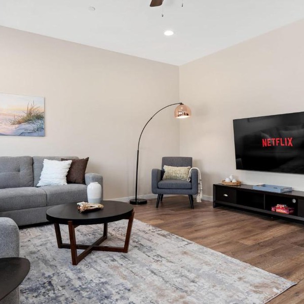 Upscale and Charming 3 Bedroom Home with King Bed