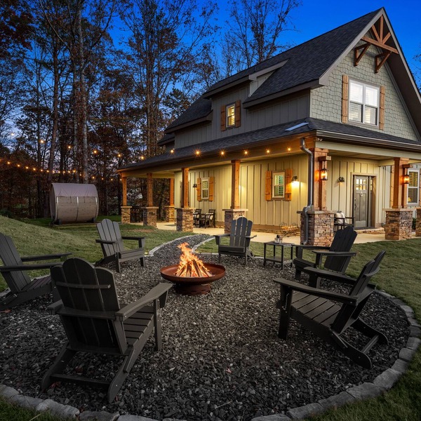Upscale Equestrian Farm Cottage with Sauna