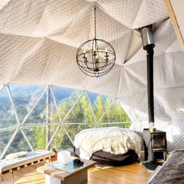 Upscale Geo-Dome with Hot Tub & Epic Views 5 Minutes From Nelson BC