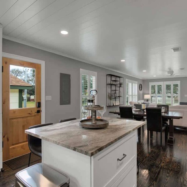 Upscale Home With Pool and Firepit - Close to Mercer St!