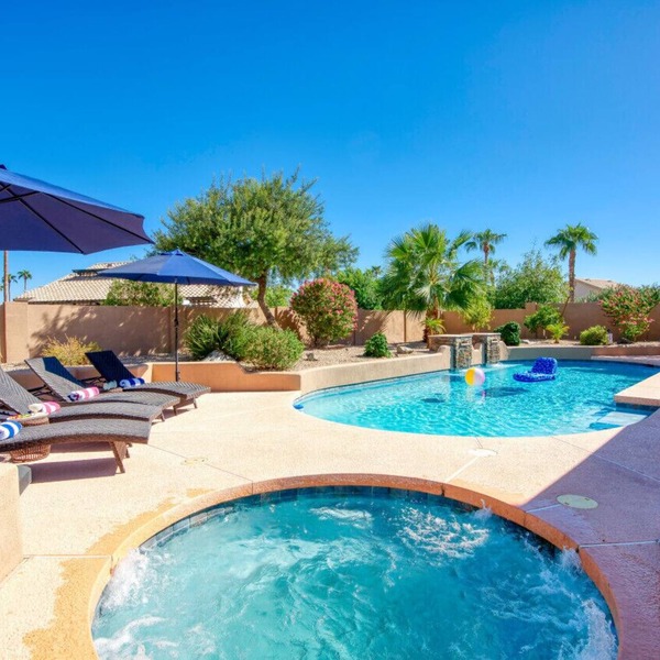 Upscale Phoenix Abode: Walk to South Mountain Park