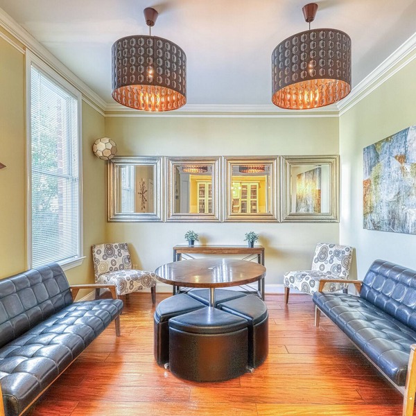 Upscale Savannah getaway with WiFi - one mile from downtown