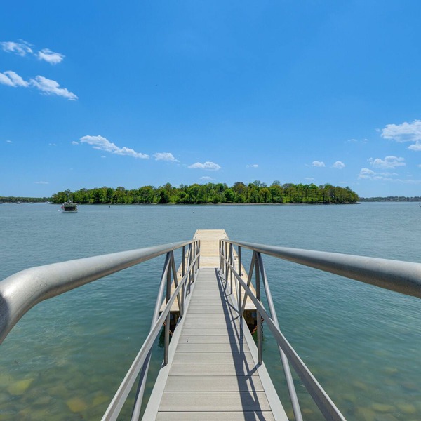 Upscale Waterfront Studio! Walk to Nantasket Beach