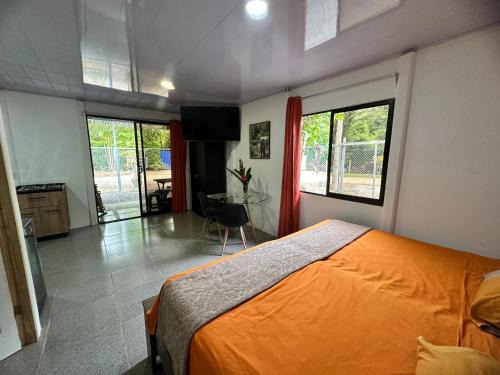 Uvita Oasis Retreat with Villa Apt Bungalows Cabin