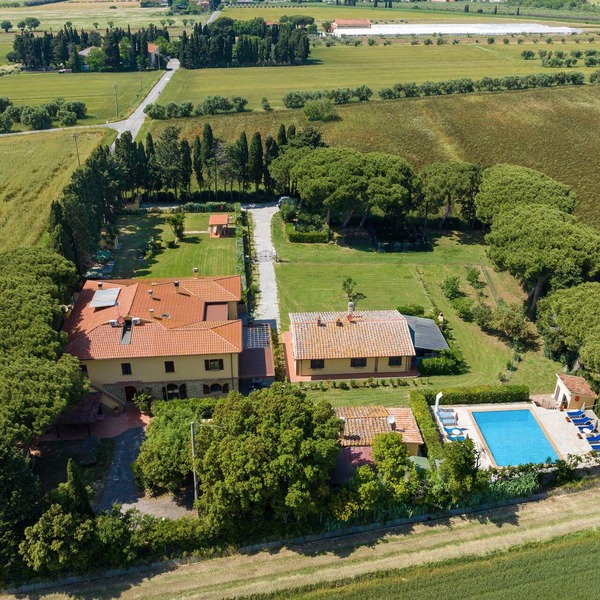 Vacation Apartment 'Podere Nuti - 1 "La Regola" with Shared Pool, Terrace, and Wi-Fi