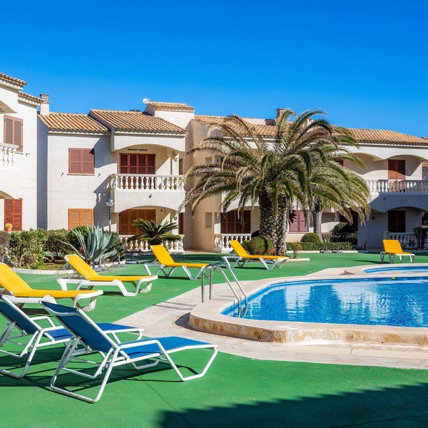 Vacation Home "Can Nogueras" with Wi-Fi, Balcony, Terrace, Shared Pool and Garden