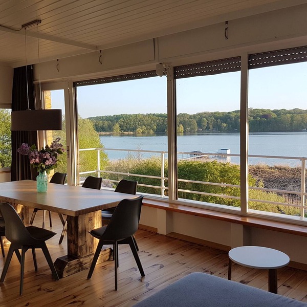 Vacation home with unique lake view