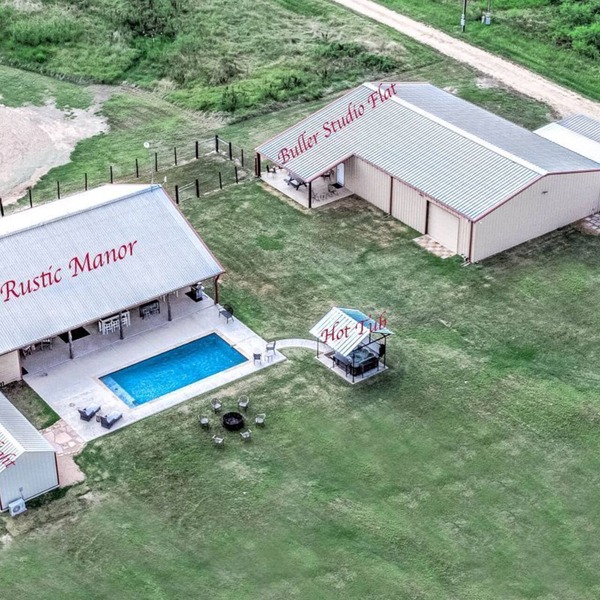 Vacation Rental + Rustic Ranch Setting & On-Site Lodging & Indoor-Outdoor Events