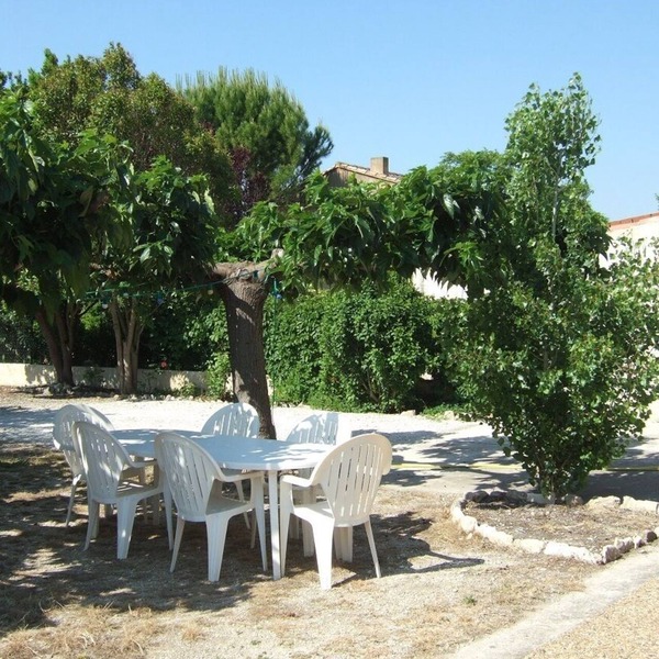 Vacation villa in quiet neighborhood near town center
