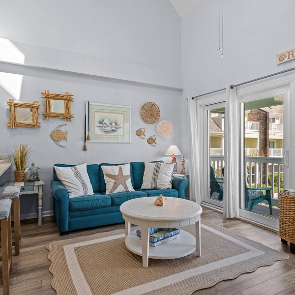 Vacay time! 2bd, 2bth oceanfront complex, indoor & outdoor pool, Gym &Tennis Ct!