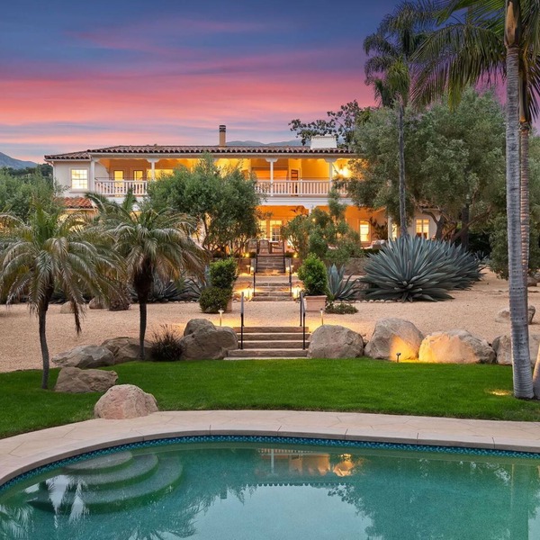Valhalla - 4 Acre Private Estate, Pool, 1 mi to beach/shops