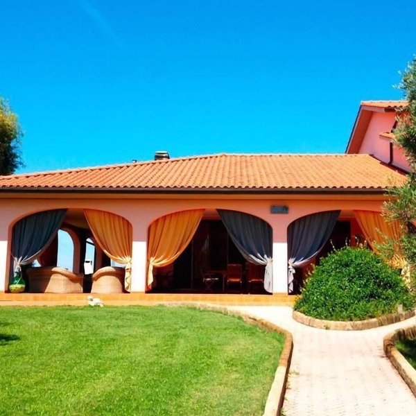 Vallegaia estate, complete relaxation with swimming pool, tennis, football