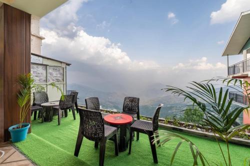 Valley Vista Rooms l Restaurant and Cafe l Forest Treks l Kufri by Exotic Stays