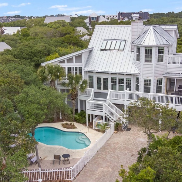 Vast Luxurious Home in Gated Community + Pool