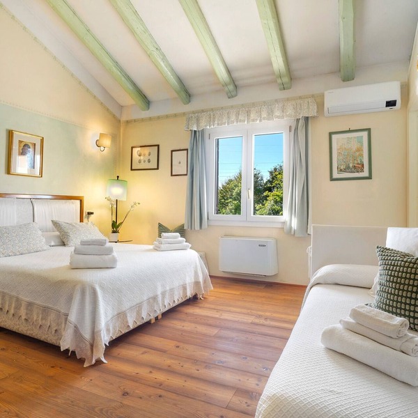 'Verde' Room with Shared Garden, Wi-Fi and Air Conditioning