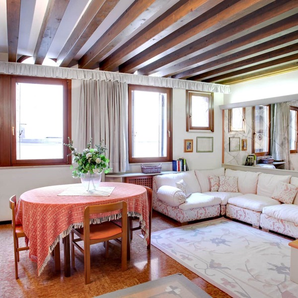 Very central apartment in Venice for 5 - Available on request for long stays