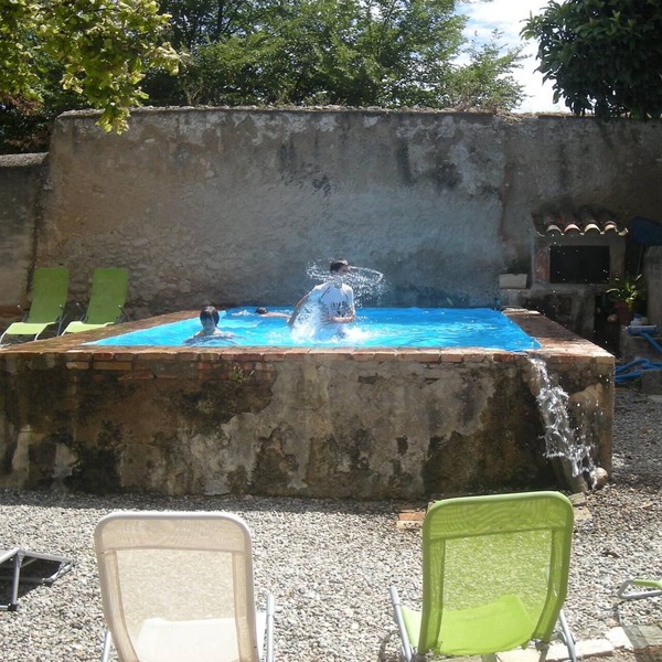 Very comfortable and spacious house. 3000m2 of garden, barbecue and private pool