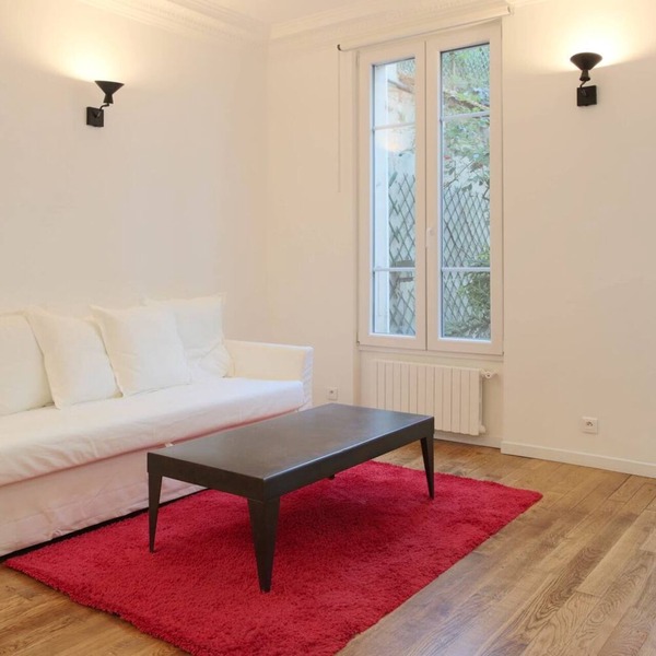 Very nice 2-bed flat with a private garden in the 16th. Perfect for families