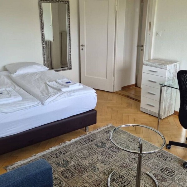 Very spacious studio with balcony (Parkview 2)