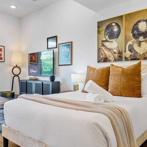 Vibrant Austin Studio | Balcony + Parking + Wi-Fi