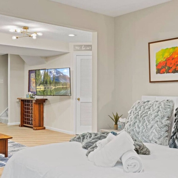 Vibrant+Private Apartment Suite, Heart of Leesburg
