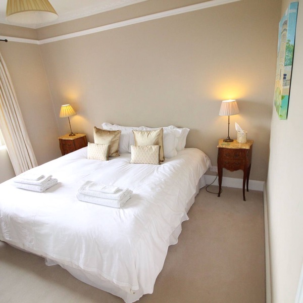 VICTORIAN ANNEXE - BATH - sleeps 4 guests in 2 bedrooms