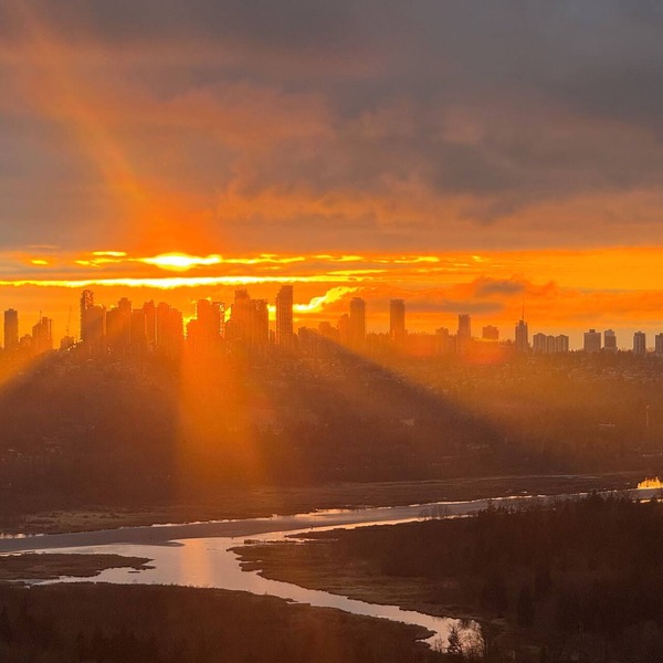 View! Beautiful BBY condo has everything step awaySkytrain, mall, grocery…